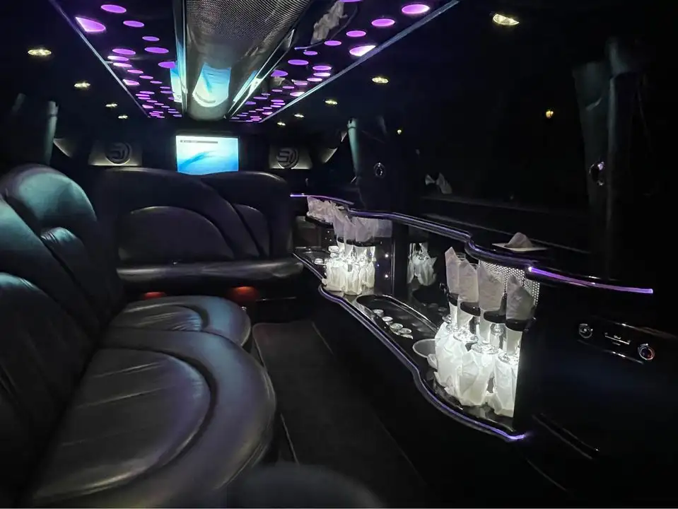 LINCOLN AVIATOR STRETCH LIMO (1)