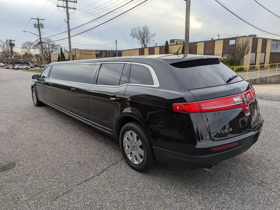 LINCOLN AVIATOR STRETCH LIMO (4)