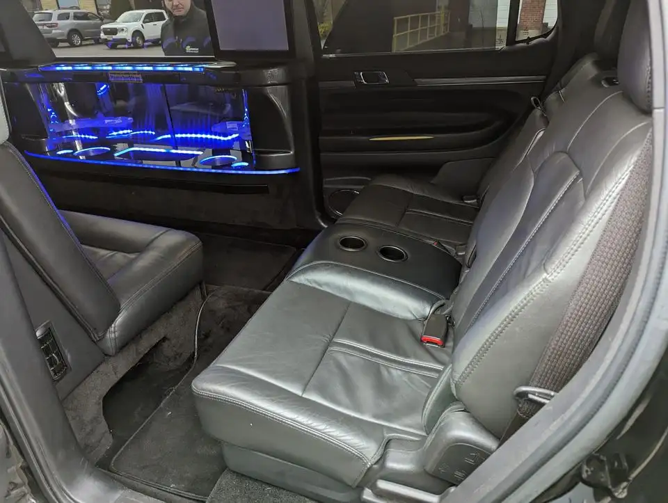 LINCOLN AVIATOR STRETCH LIMO (5)