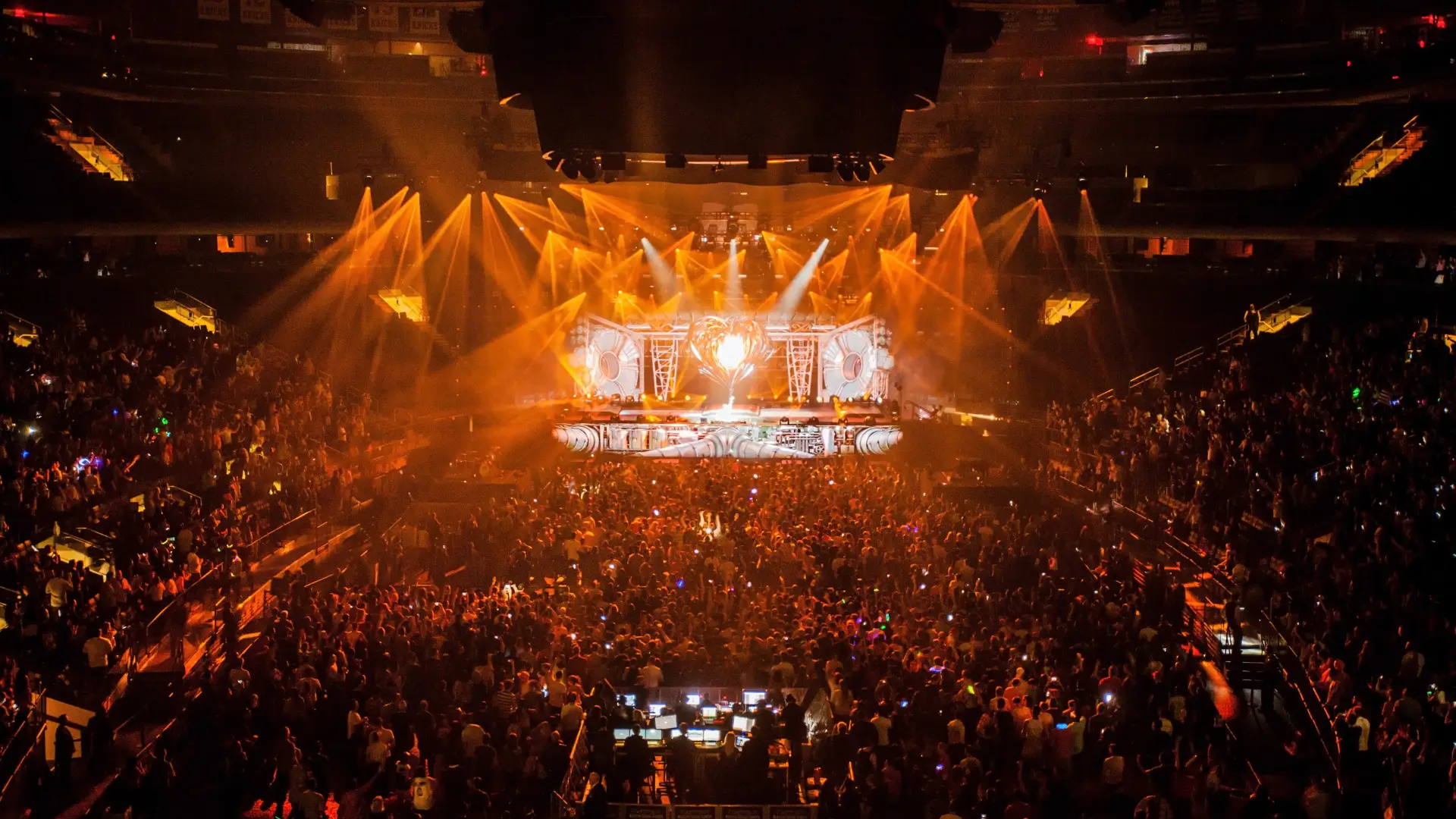 Concert limo service to arrive at iTHINK Financial Amphitheatre for a concert