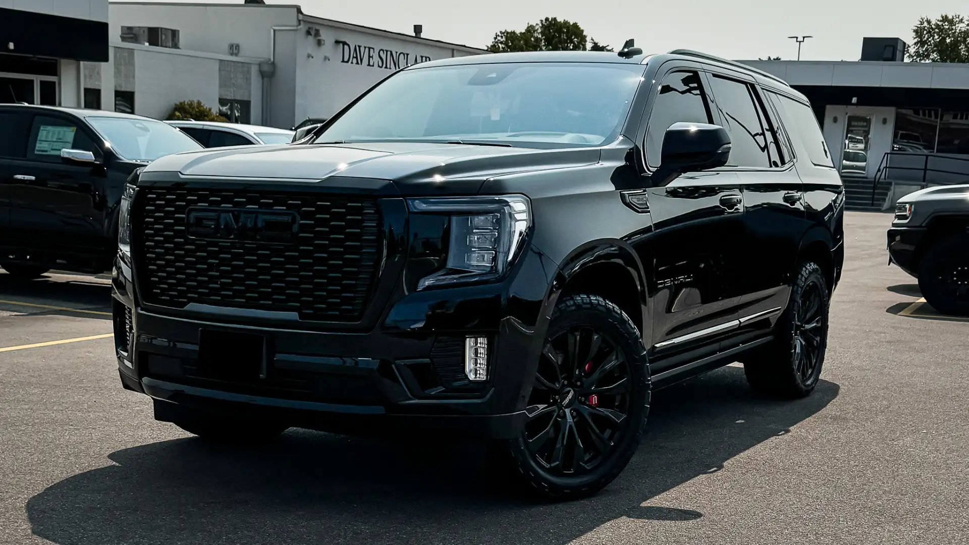 Luxury Boca Raton airport limo service vehicles for comfort.